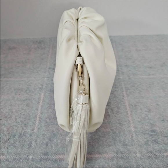 NWT Understated Leather pouch/crossbody - Picture 5 of 6